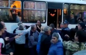 У РФ мобілізовані схопили кількох росгвардійців та оголосили, що ті поїдуть помирати в окопи разом із ними. Відео