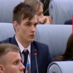 "СПАСИТЕ": білоруський старшокласник на "відкритому уроці з Лукашенком" передав світові "сигнал". Відео