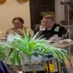 А ось і пропажа з'явилася! Віктора Медведчука із дружиною Оксаною Марченко помітили в окупованій Ялті.