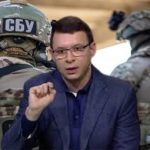 Вилучена зброя, російська готівка та пропагандистська література! У квартирі Євгена Мураєва СБУ провели обшук