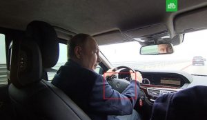 "А чому не на Ладі приїхав, а на Мерсі?": Путін відвідав Кримський міст і особисто проїхав по мосту на автомобілі.