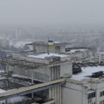 Жыве Беларусь! Слава Україні! В Мінську над однією з багатоповерхівок майорить жовто-блакитний прапор