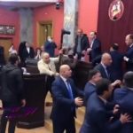 Бійка в парламенті Грузії! Депутати побилися через закон про статус іноагентів, такий же як у державі агресора РФ