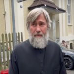 Колишнього депутата "ОПЗЖ" Вадима Новинського у рясі священника "піймали" журналісти біля храму РПЦ у Цюриху