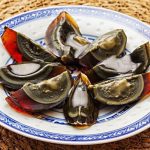 Столітнє яйце – делікатес китайської кухні! Унікальна страва!