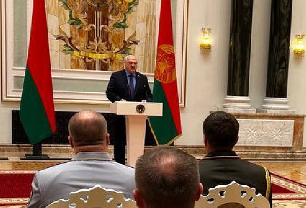Лукашенко розповів як реагував на військовий заколот