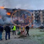 Кривий Ріг. Приліт російської ракети по п'ятиповерховому будинку! Можливо, люди перебувають під завалами будинку