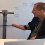 Керування штучною рукою через браслет Myo!