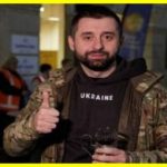 Депутатів та держслужбовців потрібно відправляти на військові навчання разом із простими українцями - Заявив Арахамія