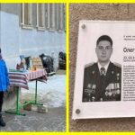 Син та батько загиблого Героя України Олега Бабія відкрили меморіальну дошку на фасаді школи №49 у Львові 