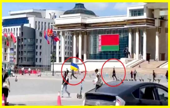 A man with a Ukrainian flag was chased in Mongolia