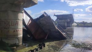 The Ukrainian military destroyed a Russian bridge