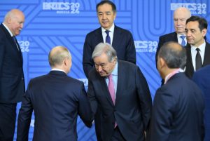 UN Secretary General Guterres bows his head to Putin