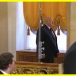 Lukashenko could not climb the stairs in the Kremlin