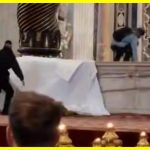 Вандал пошкодив вівтар у храмі Ватикана