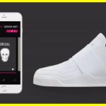 Розумні кросівки з екранами з боків