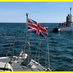 Британське судно врятувало шведську підводний човен від нестачі кави. Матрос закинув канат, та по ньому передав колегам по НАТО мішок з кавою