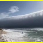 A tsunami-like cloud frightened vacationers in Portugal