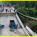 В Китаї впав підвісний міст