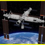 Три китайські тайконавти місії «Шеньчжоу-20» були заблоковані на орбіті у зв'язку з тим, що їх корабель зіткнувся з невідомими об'єктами