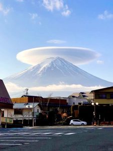 Lenticular Cloud Over Mount Fuji: The Stunning UFO-Like Phenomenon