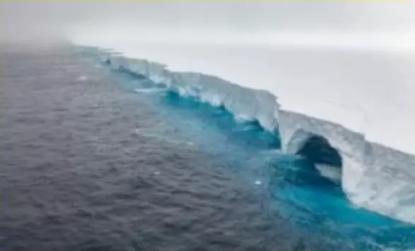 The world's largest iceberg continues to break apart