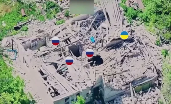 Ukrainian paratrooper ambushes Russian assault group