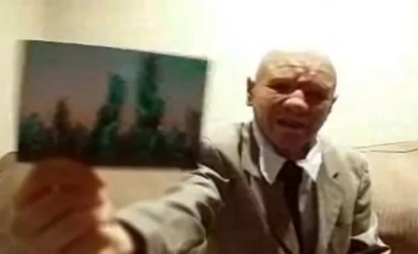 Man claiming to have visited the year 2118 goes viral again
