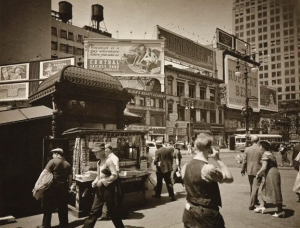 1936 and 1943 Photos Fuel Speculation About Time Travelers