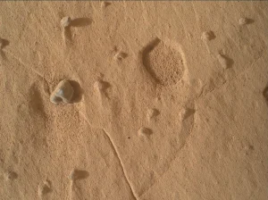 Curiosity discovers mysterious holes on Mars