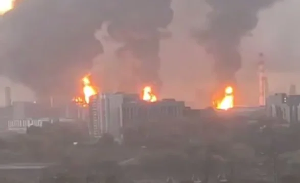 Ukraine Successfully Strikes Moscow Oil Refinery