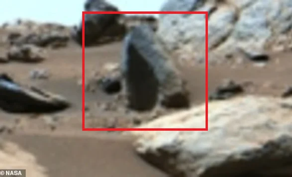 Tiny Doorway in NASA Mars Photo Sparks Alien Theories